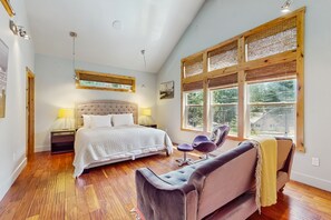 4 bedrooms, iron/ironing board, internet, bed sheets