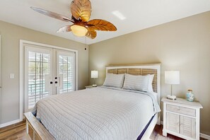 3 bedrooms, iron/ironing board, internet, bed sheets