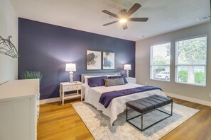 5 bedrooms, iron/ironing board, internet, bed sheets