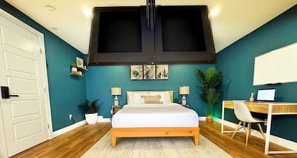Private Studio/5 Min to DT / Self Check-In / 75"TV