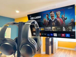 Interior - Private Studio/5 Min to DT / Self Check-In / 75"TV (Williams Lake)