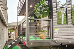 Property grounds - 10 Mi to Leesylvania & River: Sleek Mobile Home (Woodbridge)