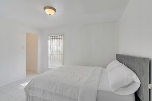 Iron/ironing board, internet, bed sheets