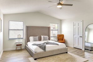 Bureau, fer et planche à repasser, accès Internet, draps fournis