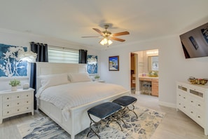 3 bedrooms, iron/ironing board, travel cot, Internet