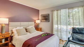4 bedrooms, iron/ironing board, internet, bed sheets