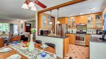 Fridge, microwave, stovetop, dishwasher