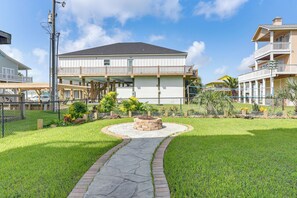 Property grounds - 2 Blocks to Shore: Crystal Beach House w/ Yard! (Crystal Beach)