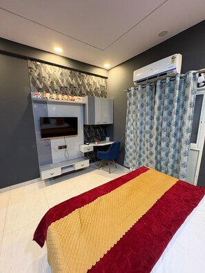 1 bedroom, WiFi, bed sheets - Eye catching 1-bedroom apartment with WiFi, AC in serene Noida (Ghaziabad)