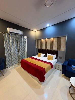 1 bedroom, WiFi, bed sheets - Eye catching 1-bedroom apartment with WiFi, AC in serene Noida (Ghaziabad)