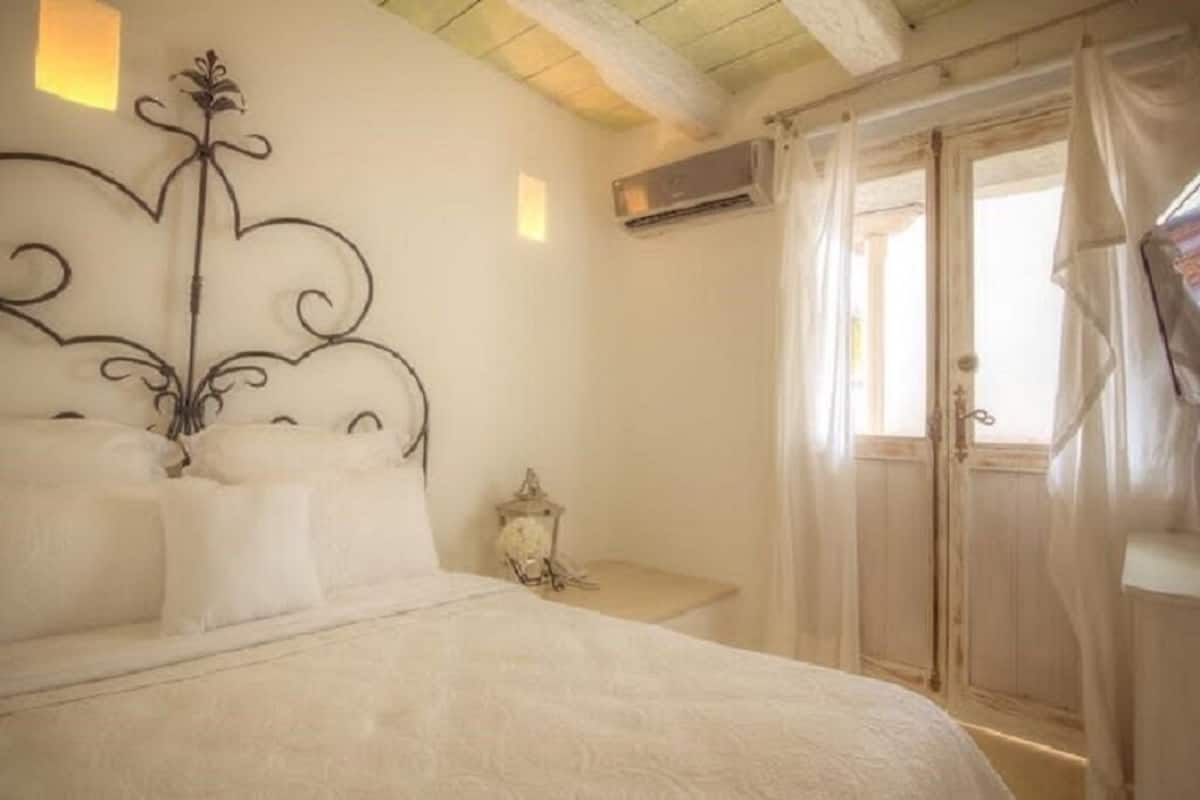 Basic Double Room, Garden View | In-room safe, free WiFi