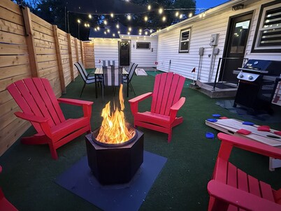 Raider Roost-Putting Green/Fire Pit/ Game Room Close to NWC & Downtown!