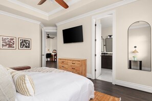 4 bedrooms, desk, iron/ironing board, free WiFi