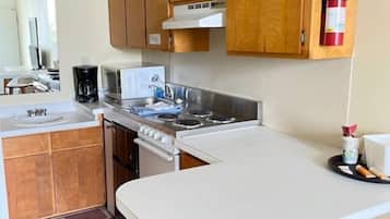 Classic Studio, Balcony | Private kitchen