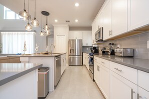 Microwave, oven, stovetop, dishwasher - DavenportMagicEscape 8964 (Davenport)