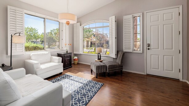 Unclassified image, 1 of 42, button - Charming 3-bedroom house w/ Gated Community, AC, Pool/Hot tub in south Phoenix! (Phoenix)