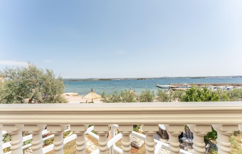 Stunning apartment in Ugrinic with WiFi