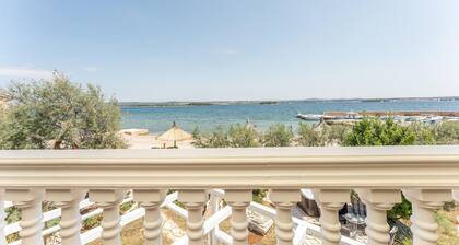 Stunning apartment in Ugrinic with WiFi