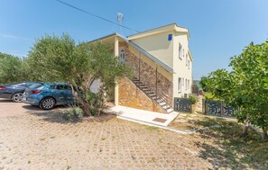 Exterior - Stunning apartment in Ugrinic with WiFi (Ugrinic)