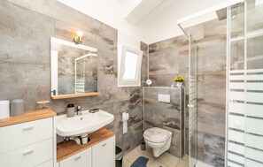 Shower, hair dryer - Cozy apartment in Vir with WiFi (Vir)