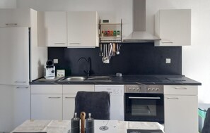 Réfrigérateur, four, plaque de cuisson, lave-vaisselle
