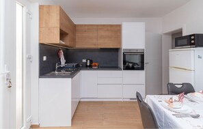 Frigorífic, forn, placa de cuina i rentaplats