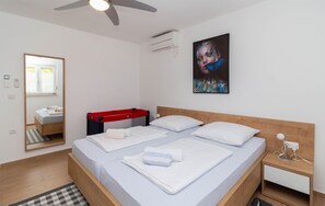 1 bedroom, travel cot, free WiFi