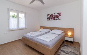 2 camere, culla da viaggio, Wi-Fi gratuito, lenzuola