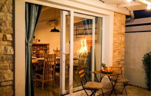 تناول الطعام بالخارج