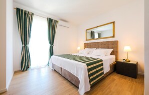 3 chambres, fer et planche à repasser, Wi-Fi gratuit