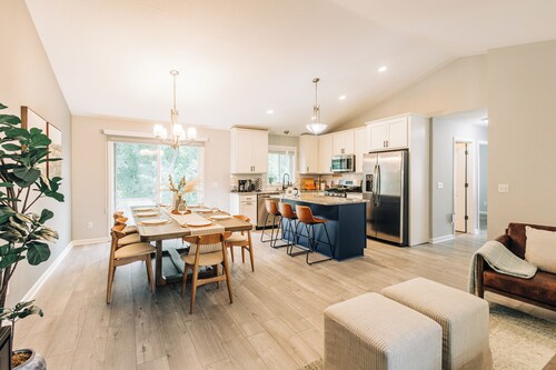 Fall Twin Cities Suburban Retreat: 4BR with Game Room & Big Yard Near NSC & TPC