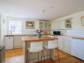 Dishwasher, cookware/dishes/utensils