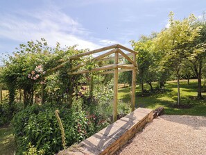 المنطقة المحيطة بالمنشأة