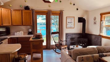 Smart TV, fireplace