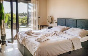 3 bedrooms, iron/ironing board, travel cot, free WiFi