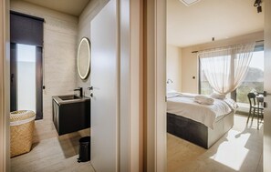 3 chambres, fer et planche à repasser, lit parapluie, Wi-Fi gratuit