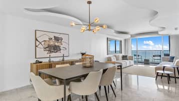 Superior Apartment, Beach View | Living area
