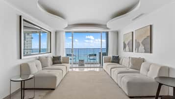 Superior Apartment, Beach View | Living area