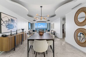 Apartment, 2 Bedrooms (1076) | Living area