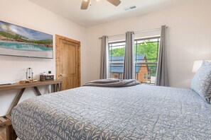 4 slaapkamers, een strijkplank/strijkijzer, reisbedje, gratis wifi