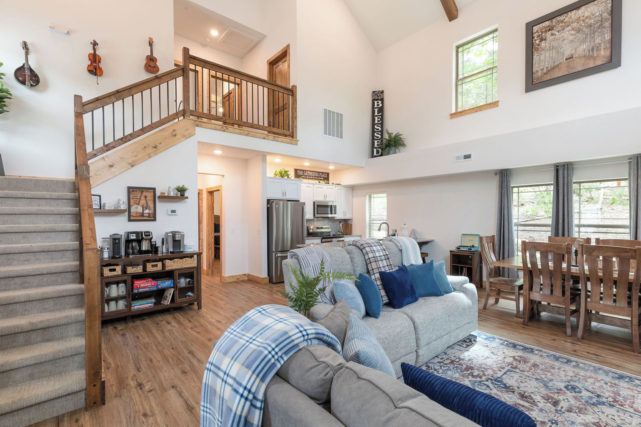 Smart TV, fireplace