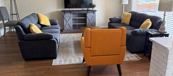 Charming 2-bedroom house in serene Clovis with WiFi, AC, newly renovated.