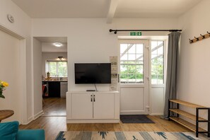 Smart-tv, boeken en een stereo