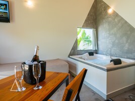 Colchones con pillow-top, minibar y cortinas blackout 