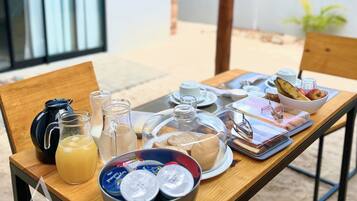 Se ofrece un desayuno a la carta todos los días (por un coste adicional)