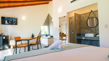 Deluxe Suite, Jetted Tub | Premium bedding, pillow-top beds, minibar, blackout curtains