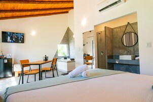 Colchones con pillow-top, minibar y cortinas blackout 