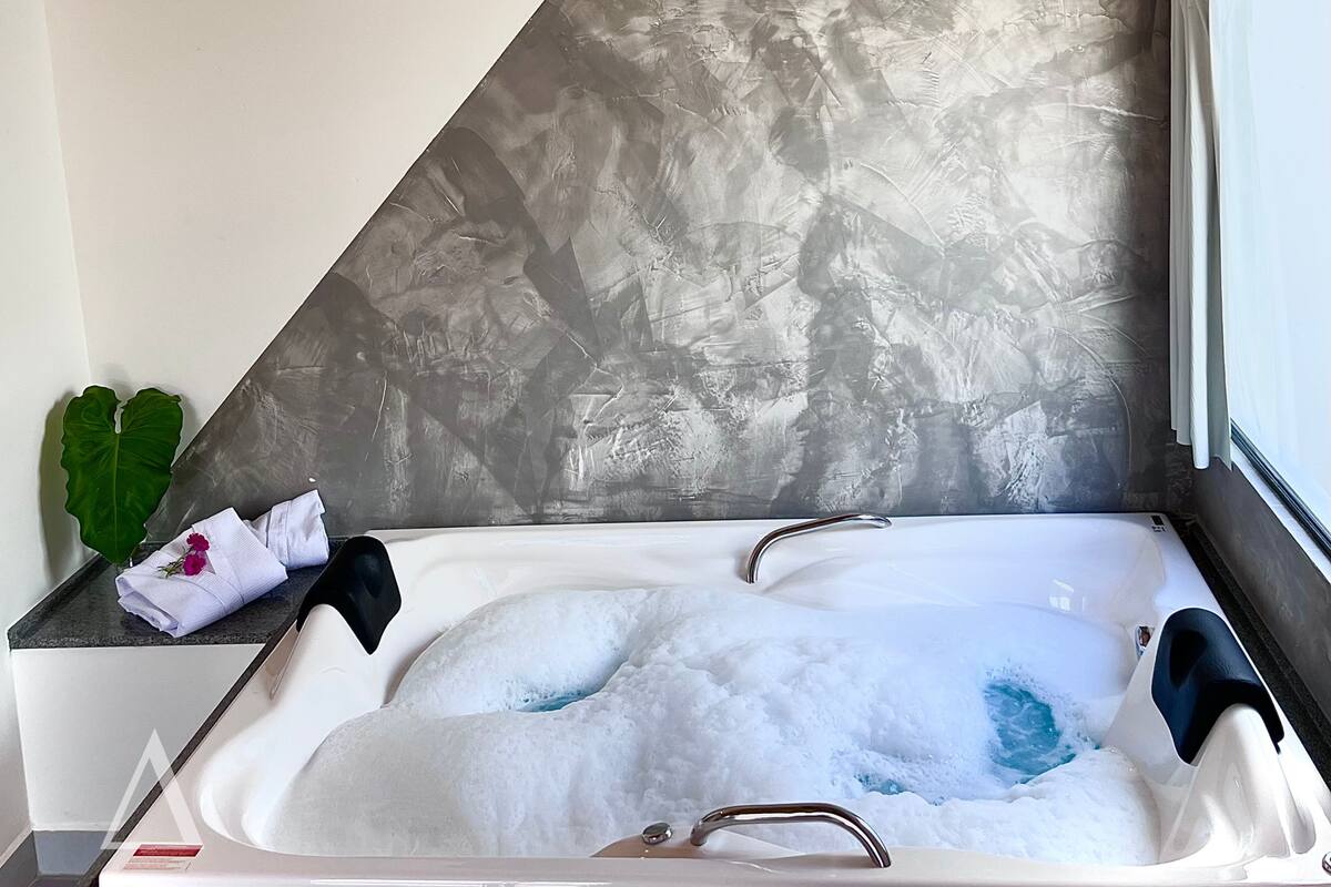 Standard Suite, Jetted Tub | Private spa tub