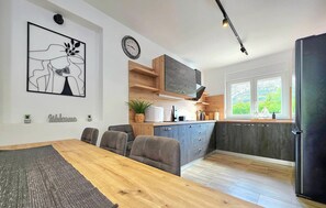 Fridge, microwave, oven, stovetop - Awesome home in Baska (Baska)