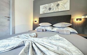 4 bedrooms, free WiFi - Awesome home in Baska (Baska)